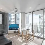 City Chic Living 1B1B Apt Shared Pool Bbq Gym