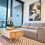 Skyline Poetry - Premium On The Star Bne Apartment