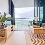 Apartment Skyline Poetry - Premium On The Star Bne