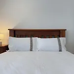 Family Haven In Sunnybank With 2Br 2Bath 3 Beds