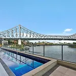 Skyline Stunner 3bed-2bath-1car-views - Cbd Apartment
