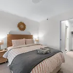 Skyline Stunner 3bed-2bath-1car-views - Cbd * Brisbane