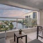 Apartment Skyline Stunner 3bed-2bath-1car-views - Cbd *