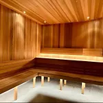 Luxury Apartment At Queens Wharf Tower