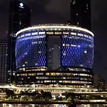 Luxury Apartment At Queens Wharf Tower