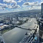 Luxury Apartment At Queens Wharf Tower