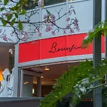 Trendy Teneriffe - 1Bed -1Bath - 1Car - Balconies