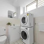 Spacious 1br Near Hospital, Qut And Cbd With Parking! * Brisbane