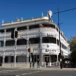 Park Ave Retreat - 3 Carparks, Wifi, Bbq, King Bed