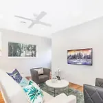 Park Ave Retreat - 3 Carparks, Wifi, Bbq, King Bed Apartment *