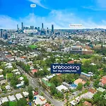 Park Ave Retreat - 3 Carparks, Wifi, Bbq, King Bed Apartment *