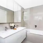 Park Ave Retreat - 3 Carparks, Wifi, Bbq, King Bed * Brisbane
