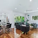 Park Ave Retreat - 3 Carparks, Wifi, Bbq, King Bed Apartment *