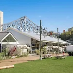 Skyrise Style - 1Bed-1Bath-1Car-Views - Cbd