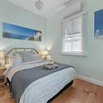 Comfy Character Qld\'R ~ 3Bed Self-Contained-Upstairs House W/Parking ~ Woolloongabba