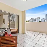 Stylish Escape Free Parking For 2 Walk To Cbd Apartment