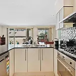 Stylish Escape Free Parking For 2 Walk To Cbd