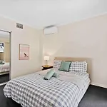 Stylish Escape Free Parking For 2 Walk To Cbd *