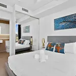 Stunning City & River Views Rooftop Pool Gym