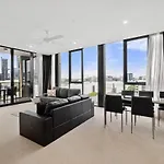 Stunning City & River Views Rooftop Pool Gym