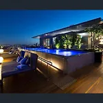 Stunning City & River Views Rooftop Pool Gym