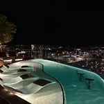 Valley Lookout - Luxe 1Br Plus Exclusive Rooftop Pool