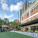 South Bank Sleek - 2Bed-2Bath-1Car-Pool