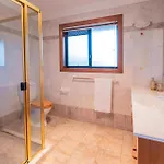 Holiday home 6bed Macgregor Brisbane