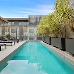 Apartment West End Flat With Pool And Bbq Access *