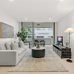 Apartment West End Flat With Pool And Bbq Access