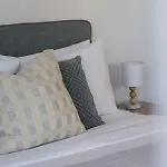Peaceful With Parking Apartment *