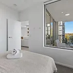Peaceful With Parking Apartment *