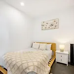 Central South Bank City View Pool Free Parking