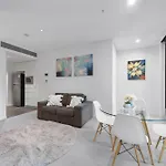 Stylish 2br - Tallest Building In Pool, Gym Apartment