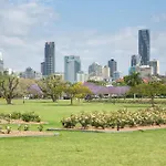 Stylish New Farm Studio Near Cafes & River