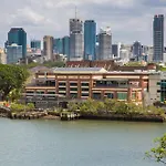 Stylish New Farm Studio Near Cafes & River