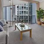 Central City Apt With King Bed, Pool, Gym And Sauna