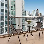 With King Bed, Pool, Gym And Sauna Brisbane