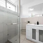 Comfy 2br Near Hospitals, Qut And Cbd With Parking! *
