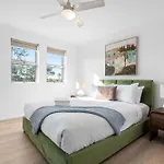 Comfy 2br Near Hospitals, Qut And Cbd With Parking! Apartment *