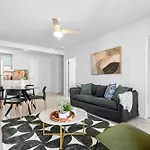 Comfy 2br Near Hospitals, Qut And Cbd With Parking! Apartment *