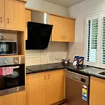 Sunny St Lucia Stay With 5 Beds & Free Parking