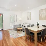 Sunny St Lucia Stay With 5 Beds & Free Parking