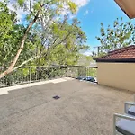 Sunny St Lucia Stay With 5 Beds & Free Parking