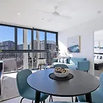 Blue Crush - Resort-Style Chic Near Cbd