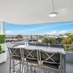 Stylish 4-Bed Townhouse With Panoramic Ocean Views