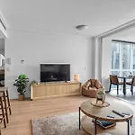 Apartment Hot In The 2bed-2bath-2car-study-pool-views Brisbane