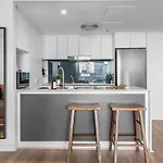 Hot In The 2bed-2bath-2car-study-pool-views * Brisbane