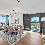 Luxe 3Br Apt With City Views, Car Park And Rooftop Pool