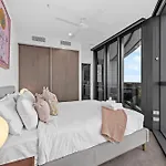Queens Wharf - Luxe 2br With Stunning Views & Pool Apartment